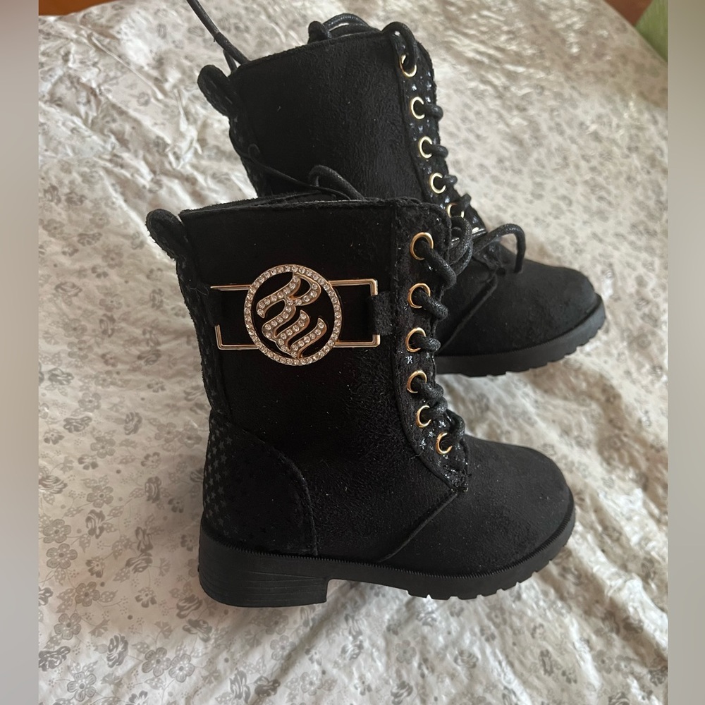 Kids Rocawear boots size 5